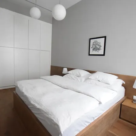 Luxury By Hi5 - Szervita * Budapest