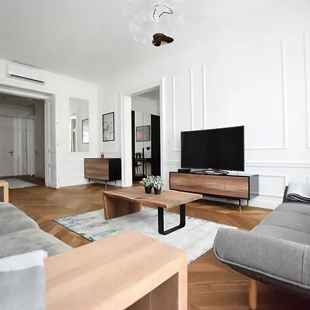 Luxury By Hi5 - Szervita * Budapest