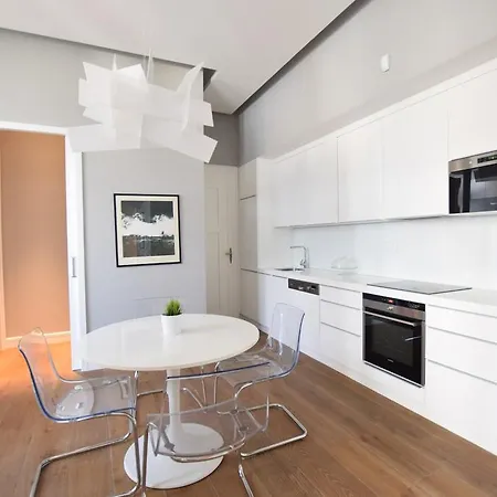 Luxury By Hi5 - Szervita * Budapest