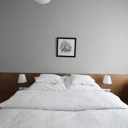 Luxury By Hi5 - Szervita Budapest