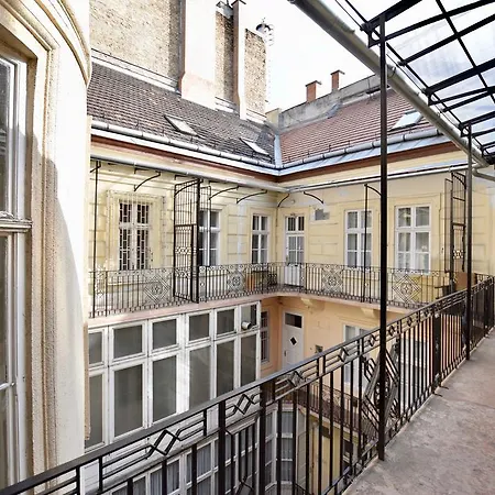 Lägenhet Luxury By Hi5 - Szervita Budapest
