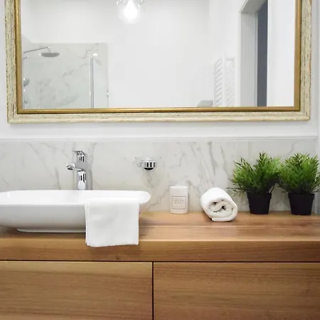 Lägenhet Luxury By Hi5 - Szervita Budapest