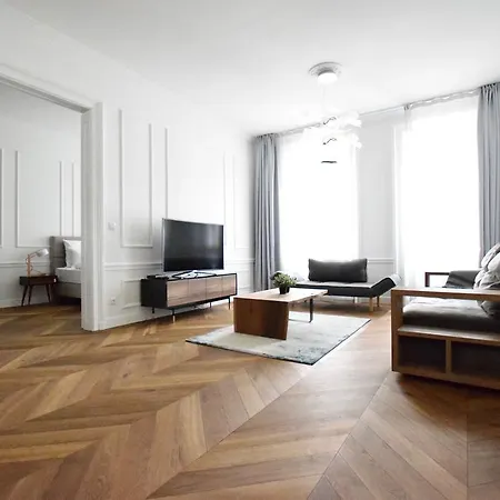 Luxury By Hi5 - Szervita Budapest