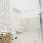 Luxury By Hi5 - Szervita Apartman *