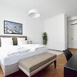 Luxury By Hi5 - Szervita Apartman *