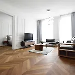Luxury By Hi5 - Szervita Budapest