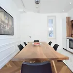 Luxury By Hi5 - Szervita Apartman