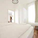 Luxury By Hi5 - Szervita Apartman