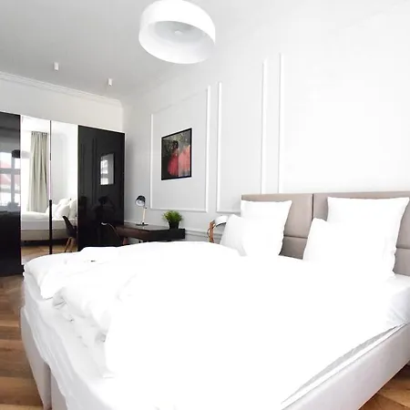 Luxury By Hi5 - Szervita Apartman Budapest