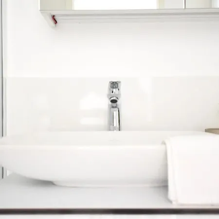 Luxury By Hi5 - Szervita Budapest