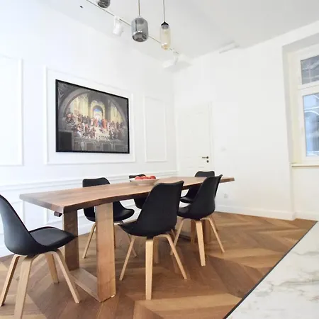 Luxury By Hi5 - Szervita * Budapešť