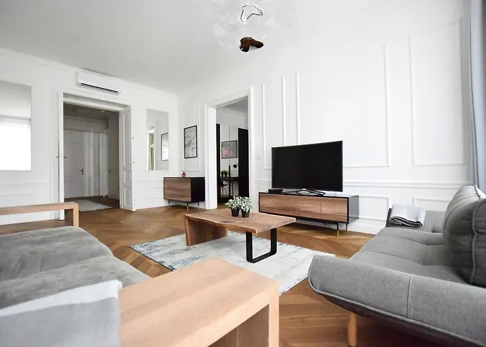 Luxury By Hi5 - Szervita * Budapesta
